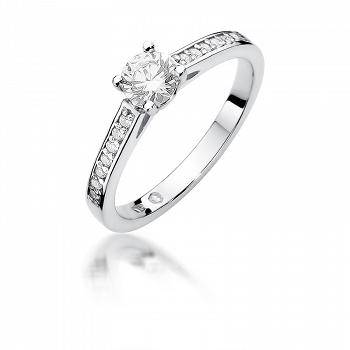 Pierścionek zaręczynowy z białego złota z brylantami 0.62