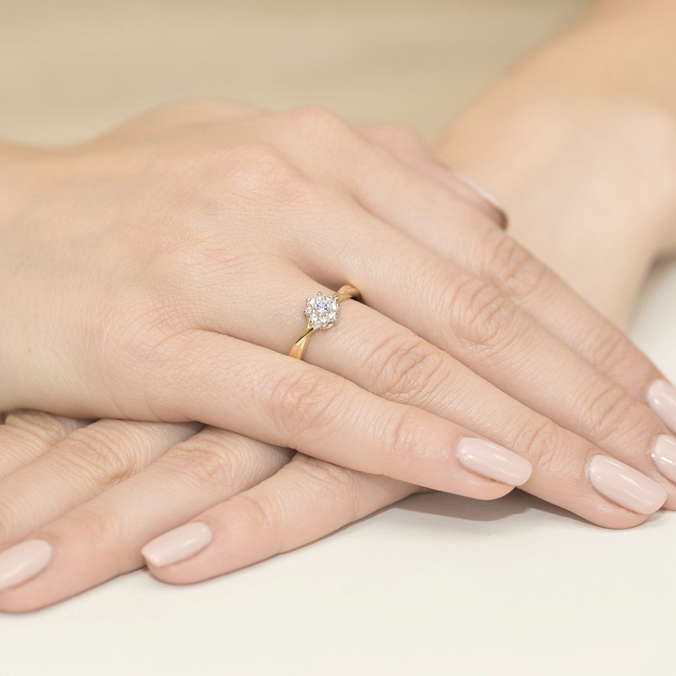 pierścionek zaręczynowy