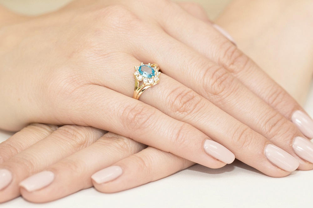 pierścionek z topazem